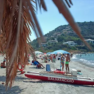 Villa Vittoria: Seaside Retreat With Private Heated Pool And Hydromassage, Torre delle Stelle